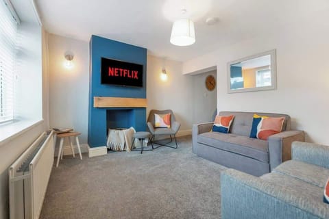 Spacious living room equipped with a SMART TV with Netflix and plenty  of space to sit down and relax. 