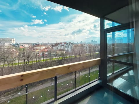 #SofiaSharedCharm
#CityscapeTerraceViews
#PastelRetreatSofia
#SharedLuxuryLiving
#CozyCommunalExperience