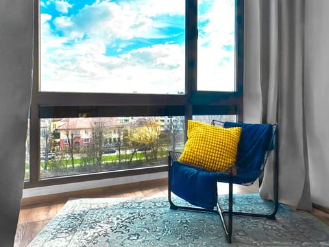 #SofiaSharedCharm
#CityscapeTerraceViews
#PastelRetreatSofia
#SharedLuxuryLiving
#CozyCommunalExperience