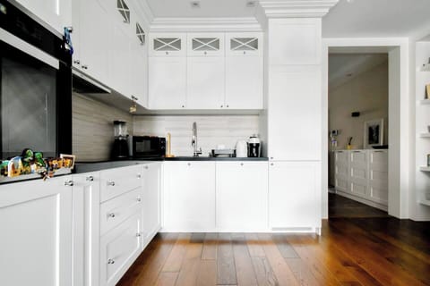 Modern and inviting: Our fully-equipped kitchen is designed for both function and style, perfect for culinary creations or casual dining.