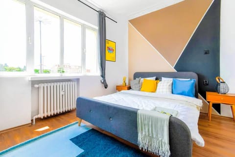 Central Sofia | Metro to Airport | Fast Wi-Fi | King bed | Park view | Self check-in