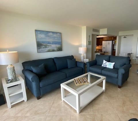 Beautifully decorated living room, Smart TV, games, puzzles  