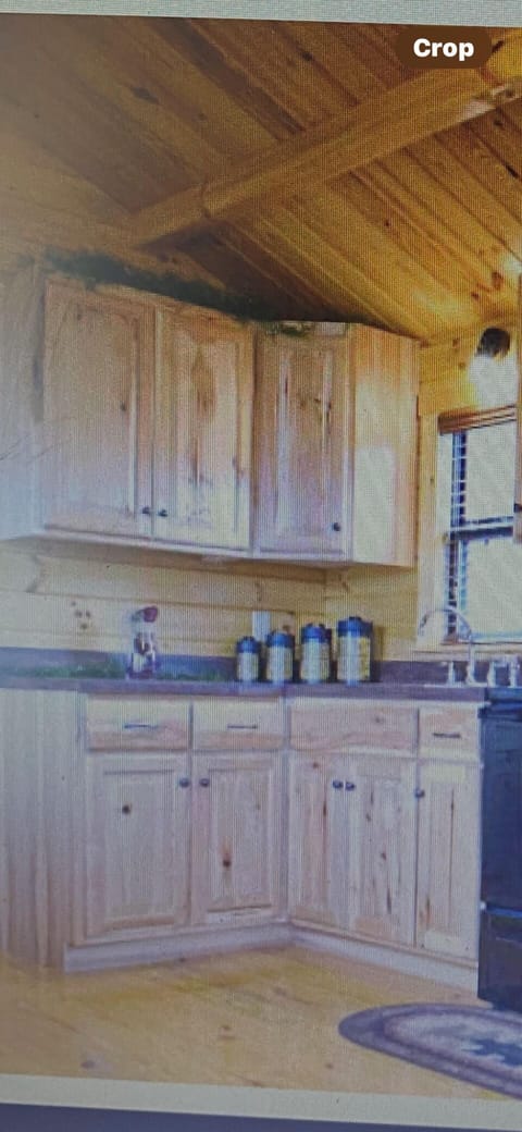 Kitchen table seats 3 plus 2 tray tables for recliners/futon.