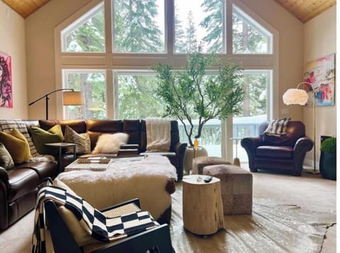 Livingroom with forest view