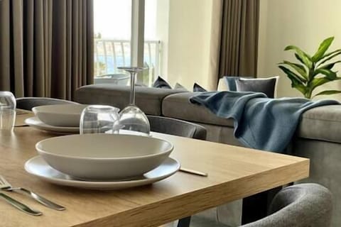 0904b280 b8cd 48a1 a5db bf6d1360f5a8