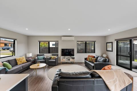 Open plan lounge, kitchen, diner