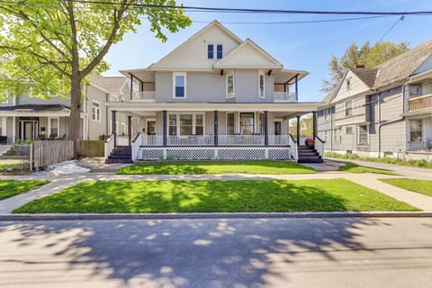 Niagara Falls Vacation Rental | 3BR | 1.5BA | Stairs Required | 1,500 Sq Ft