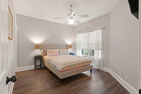 Comfortable Queen Bedroom