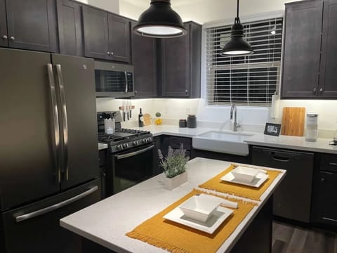 Full kitchen