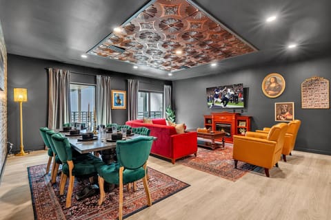 Open-floor living space featuring a smart flat-screen TV and designer furnishings. This inviting area effortlessly connects the dining space with the well-appointed kitchen.