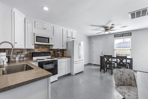 Experience joy of cooking and dinning in this space