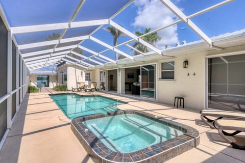 A Shore Thing Villa by FVC - Pool and Spa