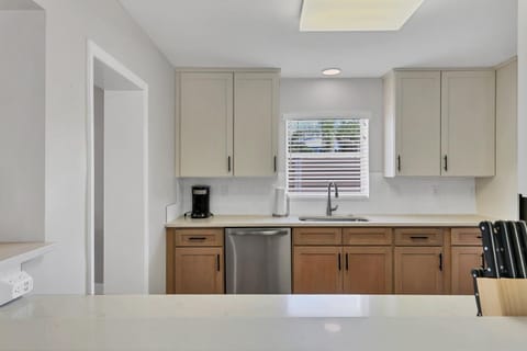 A Shore Thing Villa by FVC - Kitchen