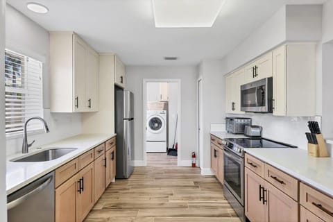 A Shore Thing Villa by FVC - Kitchen and Laundry