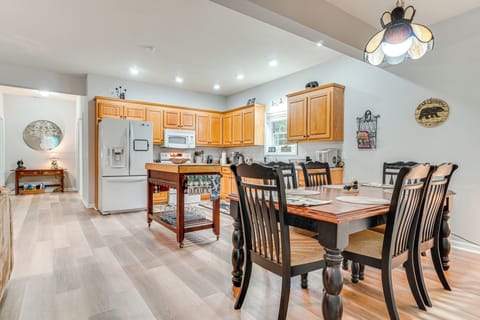 Dining Area | Dishware/Flatware | Free WiFi