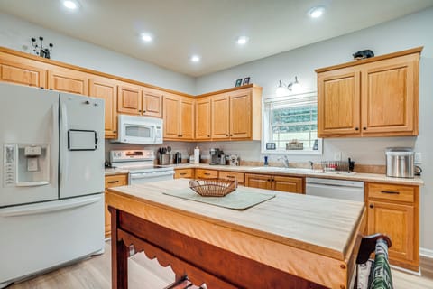 Kitchen | Dishwasher | Cooking Basics | Pod Coffee Maker | Blender | Toaster