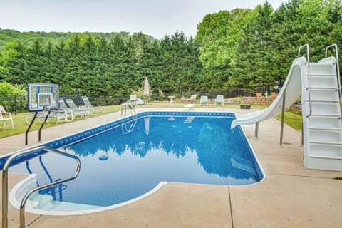 Cleveland Vacation Rental | 3BR | 2BA | 1,500 Sq Ft | 2 Steps to Enter