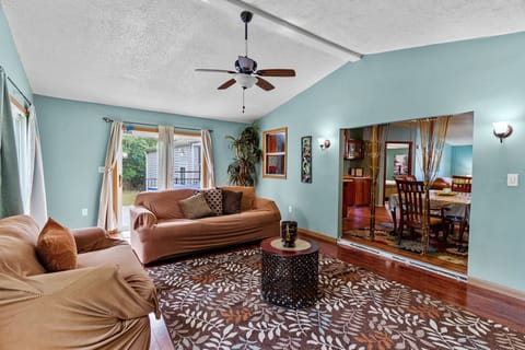 Large Sun Room off the main area!