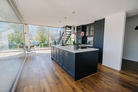 Full Kitchen with super fast Induction Stove