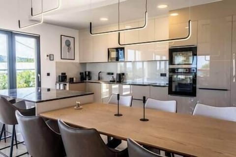 Dining area and island