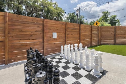 Who will take the crown of the Gainesville chess champion?