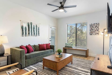 CozySuites at Kierland Commons with pool #01
