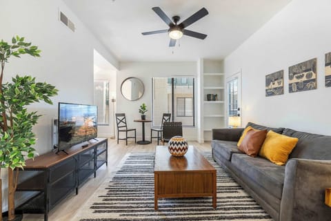 2BR CozySuites at Kierland Commons with pool #06