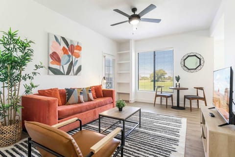 2BR CozySuites at Kierland Commons with pool #07