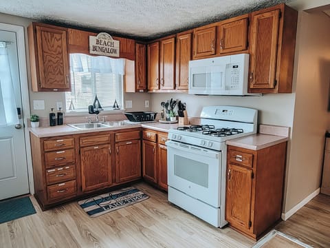 Make a meal in this fully equipped kitchen with basic spices, oil, pam, baggies.