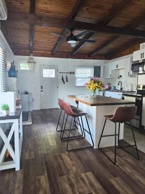 Granary‑house‑kitchen‑island‑bar‑stools