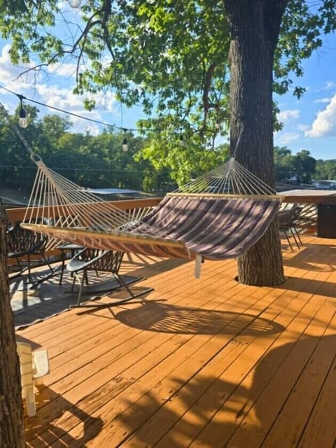 Granary‑house‑lakefront‑deck‑hammock