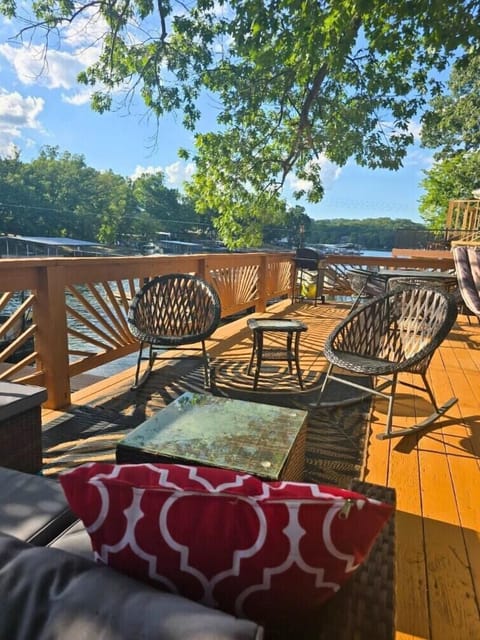 Granary‑house‑deck‑lakeview‑lounge‑seating