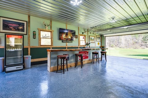 Game Room | Dry Bar | Single-Story Home