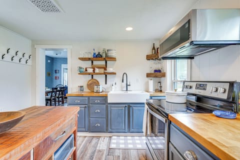 Farmhouse Kitchen | Free WiFi