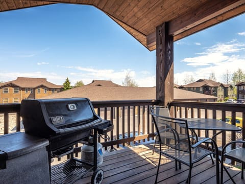 Grill and Seating on Deck