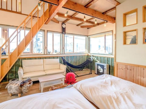 ・[2nd Cottage] There is also a hammock in the living room