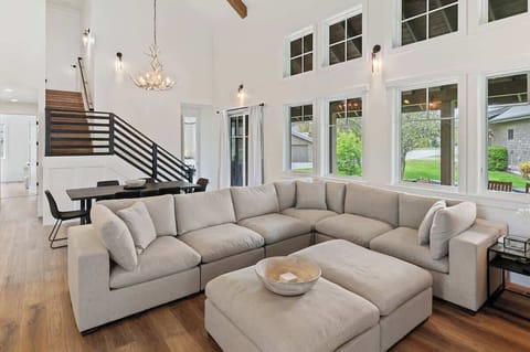 Living room with plenty of seating