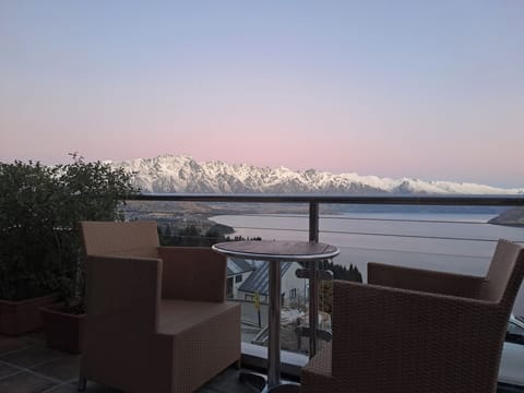Winter at the Wynyard-lake view 