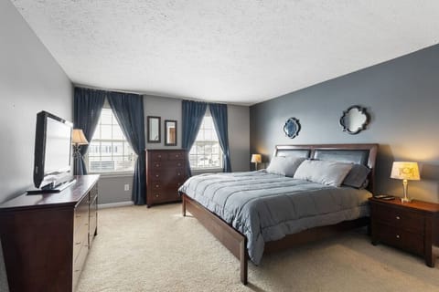 Primary bedroom -- King bed!