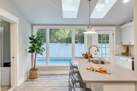 Kitchen with direct access to the pool.
