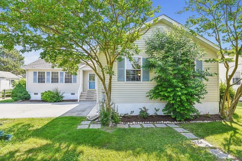 Exterior,Front Elevation,