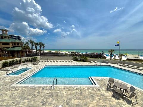 AMAZING POOL & OCEAN VIEWS