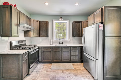 Kitchen | Keurig/Drip Coffee Maker | Toaster | Cooking Basics