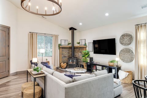 Sonora Vacation Rental | 3BR | 2BA | 1 Step to Enter | 1,600 Sq Ft