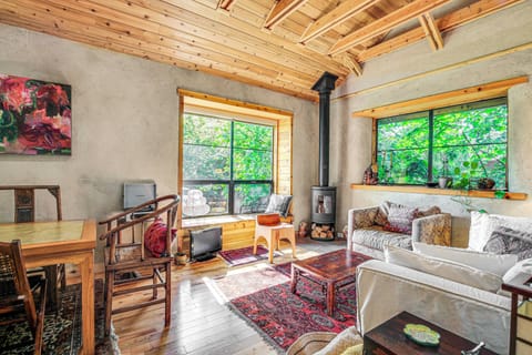 Portland Vacation Rental | 2BR | 2BA | 1,100 Sq Ft | Stairs Required to Enter