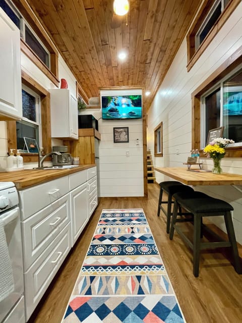 Roku Tv, stream live tv or log in to your favorite streaming service