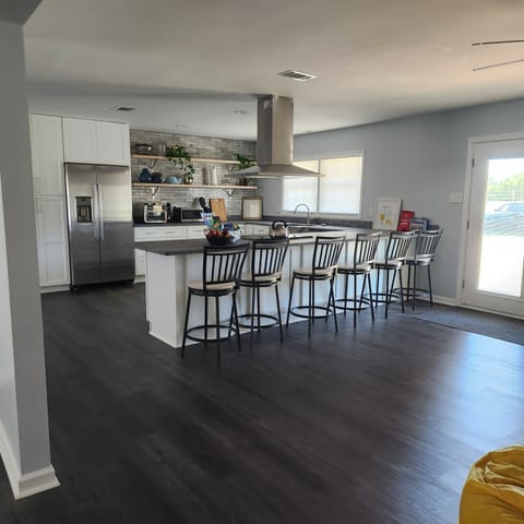 Kitchen, seating and counter space