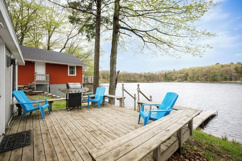 "Such a beautifully decorated space and serene view/water frontage! Very close and convenient drive to Lake Ann restaurants/store/playground. Troy was very accommodating and easy to get ahold of! Would definitely stay here again. Thank you!"
-Steph, May 2024