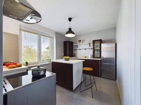 Fully equipped kitchen with dining area, perfect for enjoying home meals.

