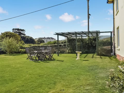 Outdoor area | Poets Corner, Freshwater